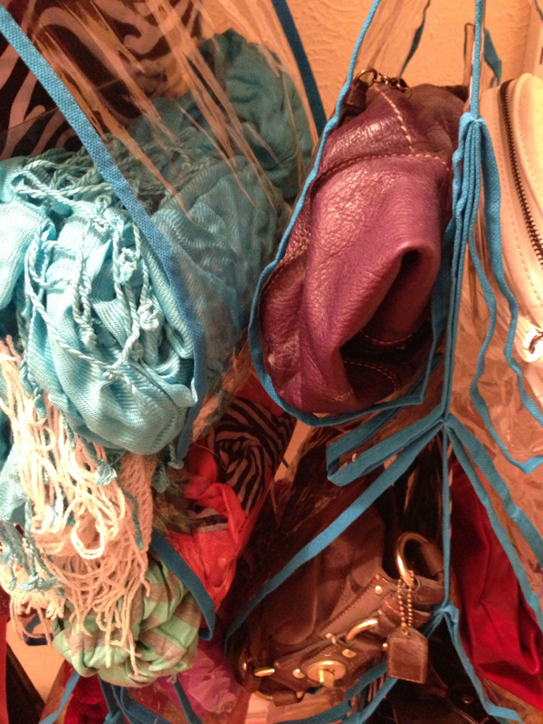 3 ways to creatively organize scarves / Genpink
