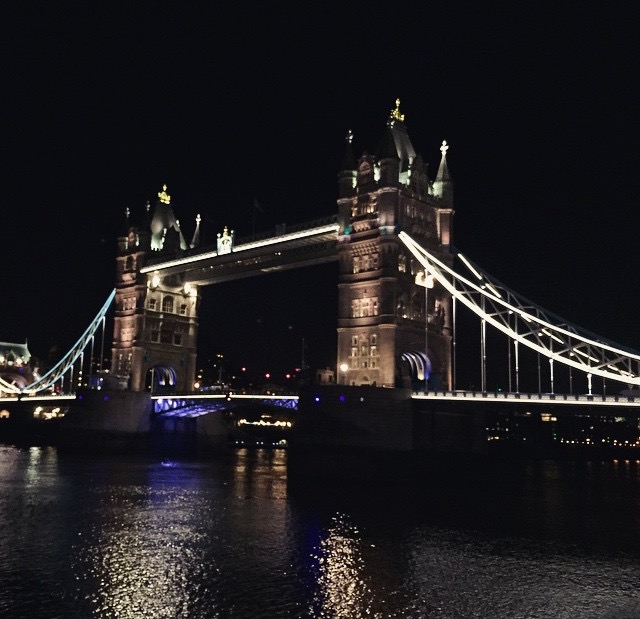 tower bridge in london and travel tips via genpink.com