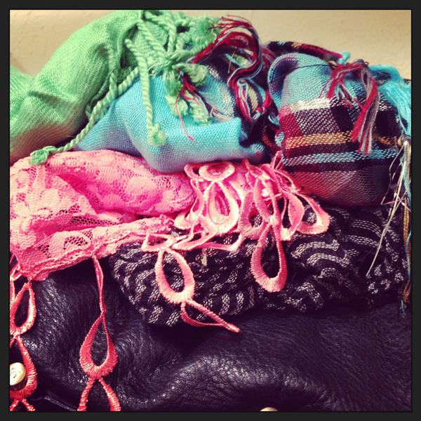 how to organize scarves via genpink.com